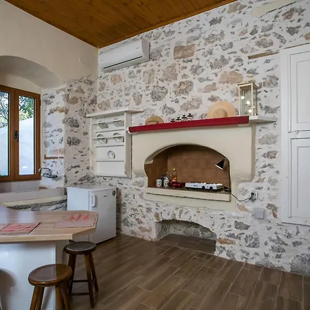 Galini & Serena 펜션 시미