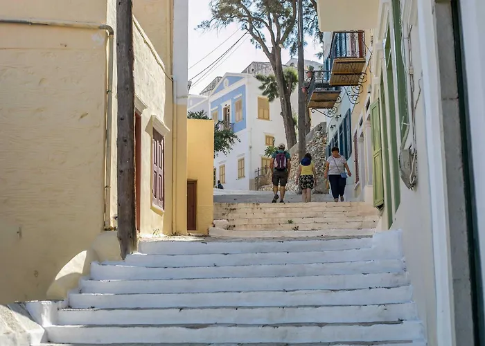 Galini & Serena 펜션 시미